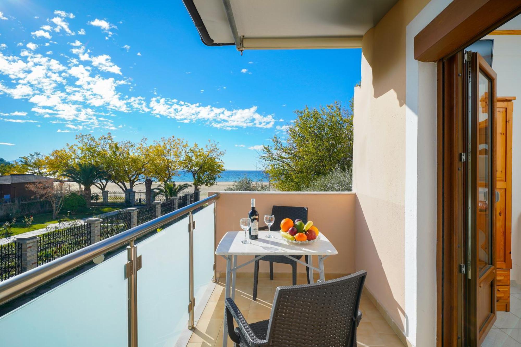 Opalium Beach Front Suites Potos Esterno foto