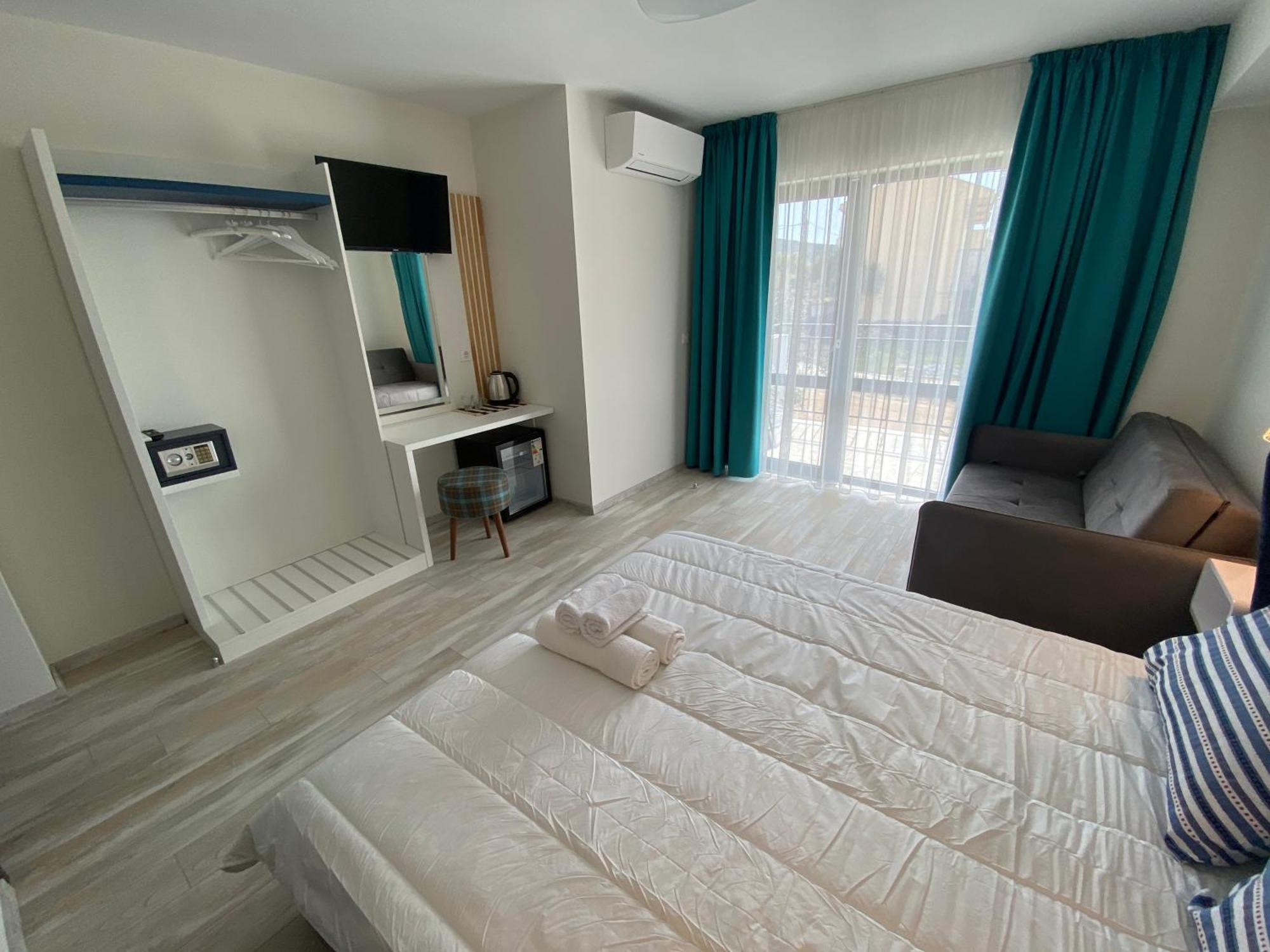 Opalium Beach Front Suites Potos Esterno foto