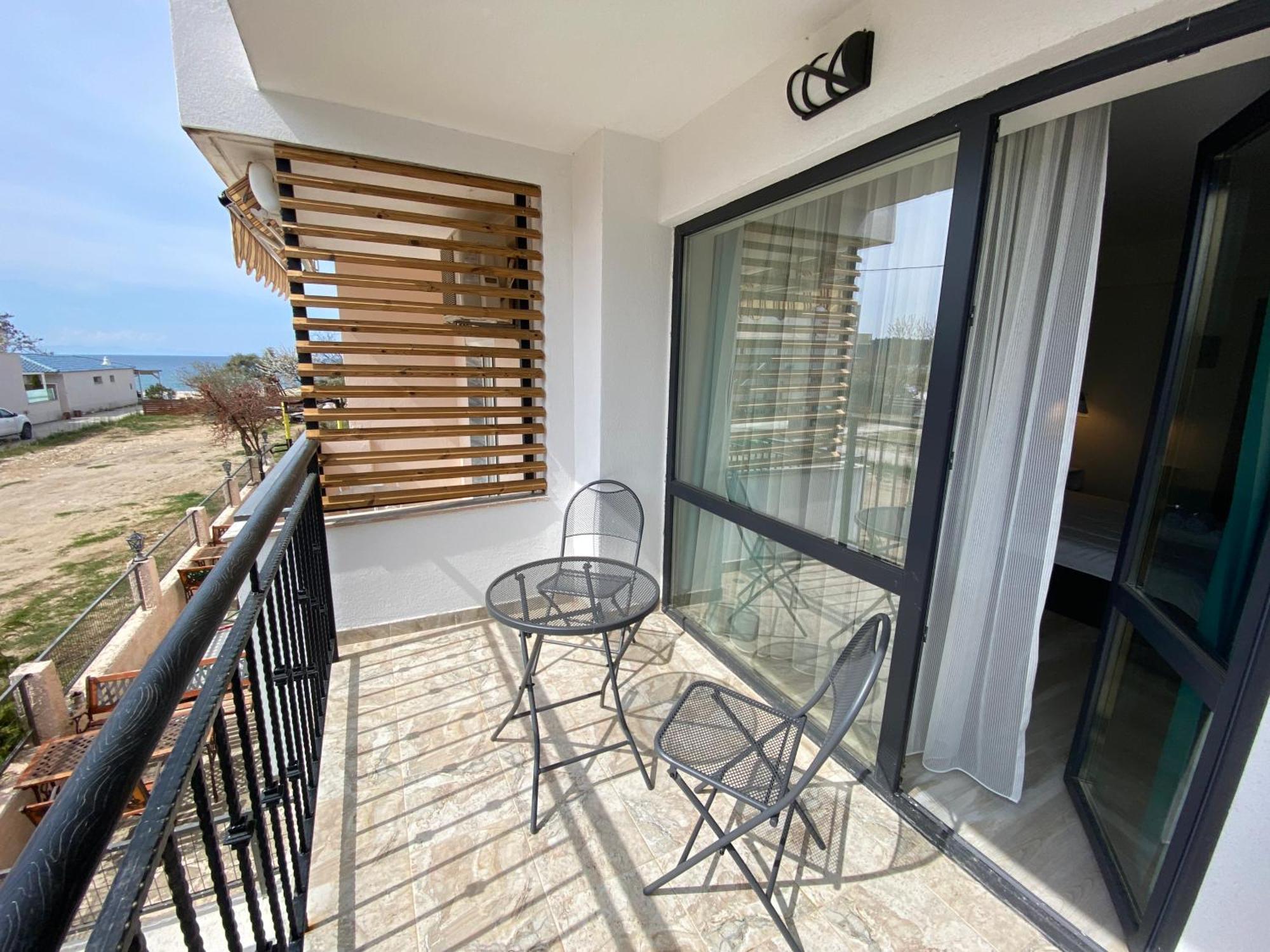 Opalium Beach Front Suites Potos Esterno foto